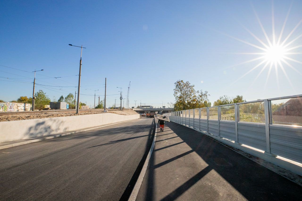 На Подільському мостовому переході триває будівництво тунелю та завершуються роботи на новій ділянці дороги