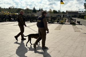 У столиці почали залучати до патрулювання службових собак