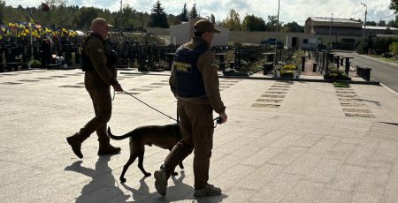 У столиці почали залучати до патрулювання службових собак