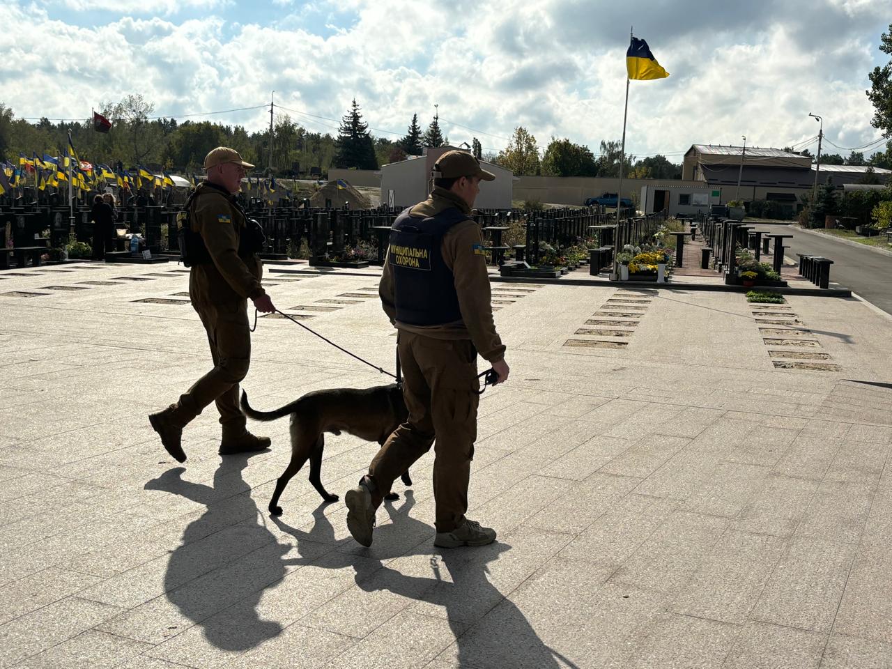 У столиці почали залучати до патрулювання службових собак