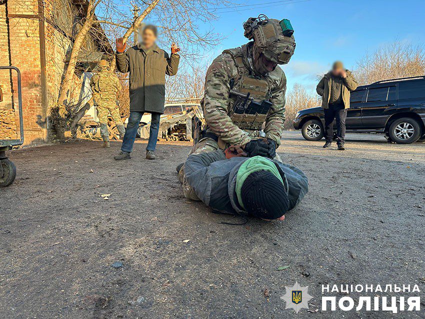 У Києві затримали рецидивіста, який за вказівкою рф намагався підірвати поліцейських (фото, відео)