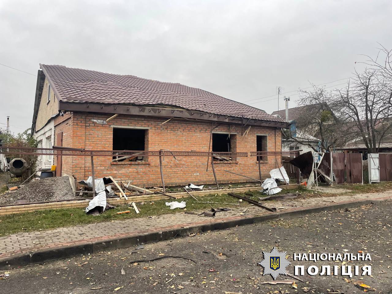 Внаслідок падіння уламків під час ракетної атаки на Київщину пошкоджено 10 приватних будинків, - Руслан Кравченко (фото)