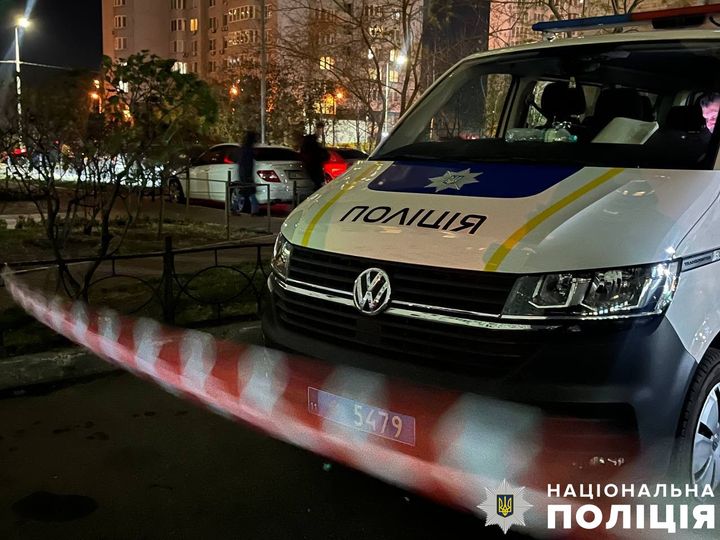 У столиці з вікна багатоповерхівки випала 11-річна дитина