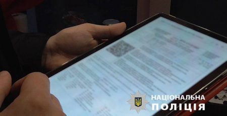 У столичному регіоні викрили групу «перекупів», які спекулювали квитками на потяги у Європу (фото, відео)