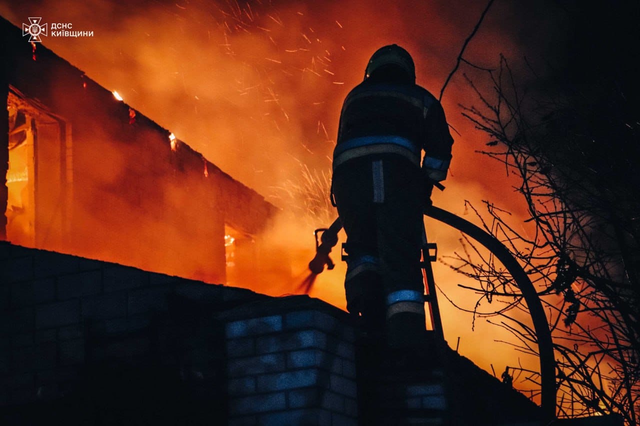 На Київщині внаслідок атаки ворожих БпЛА пошкоджено промислове підприємство