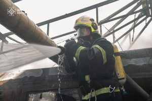 Вогнеборці загасили пожежу в ресторані на Берестейському проспекті (відео)