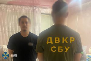 СБУ затримала вінничанина, який наводив удари по ТЕЦ у Києві та палив трансформатори на залізниці