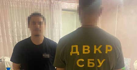 СБУ затримала вінничанина, який наводив удари по ТЕЦ у Києві та палив трансформатори на залізниці