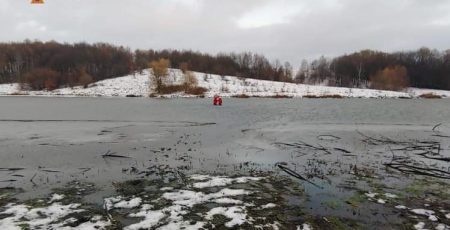 На Білоцерківщині зі ставка у селищі Ставище дістали тіло чоловіка