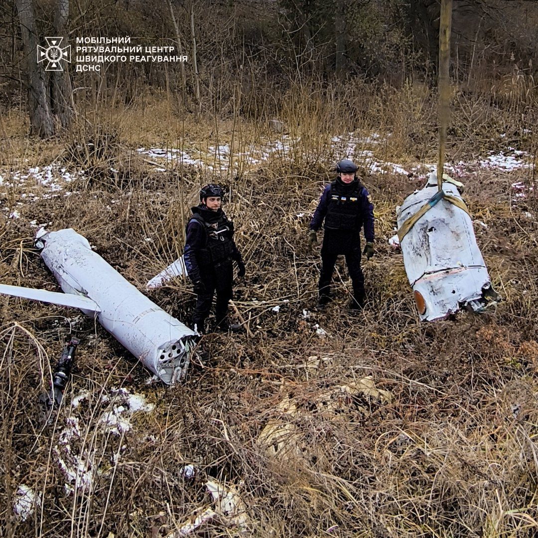 У Києві в одному з районів виявили залишки ракети Х-55 (фото)