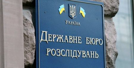 У Києві затримали шахрая, який вимагав 700 тисяч доларів за "вирішення питань" з реєстраційними документами 