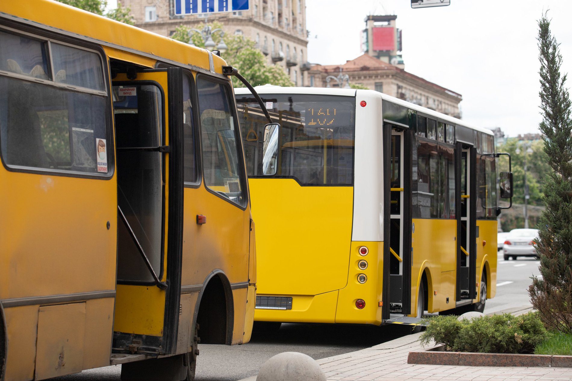 У Києві через роботи енергетиків на вулиці Зінаїди Тулуб змінять маршрути громадського транспорту 