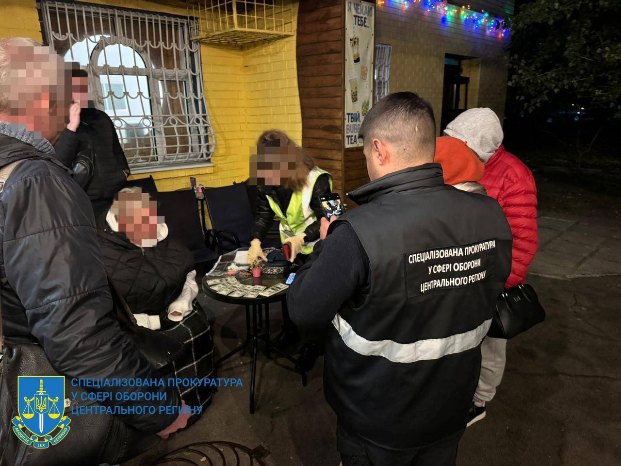 Лікарка та військовий у Києві сподівались на хабар від пораненого бійця за групу інвалідності