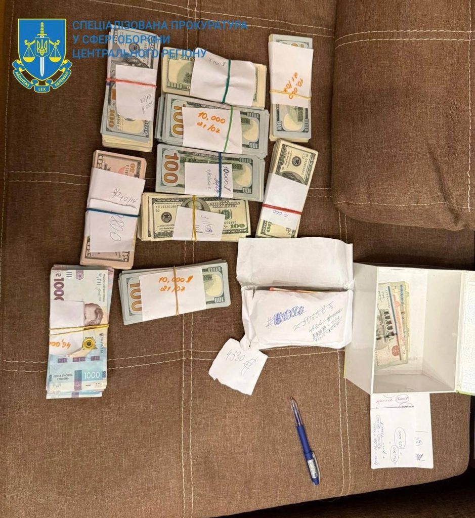 Лікарка та військовий у Києві сподівались на хабар від пораненого бійця за групу інвалідності