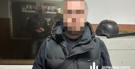 Столичному правоохоронцю повідомили про підозру у переправленні призовників через кордон за 10 тисяч доларів