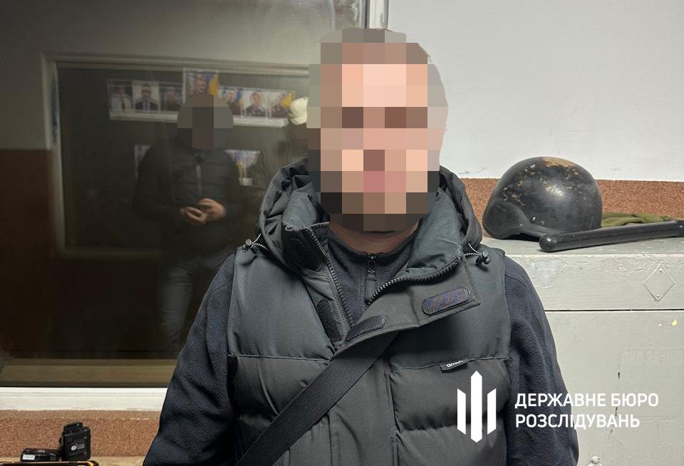 Столичному правоохоронцю повідомили про підозру у переправленні призовників через кордон за 10 тисяч доларів