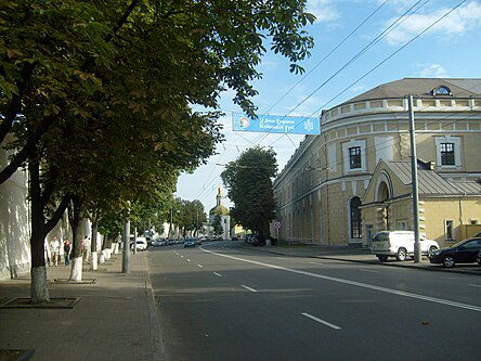 У Києві на тиждень частково обмежать рух вулицею Лаврською (схема)