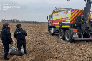 У Броварському районі на полі виявили бойову частину ракети Х-101