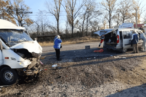 В Кагарлику внаслідок зіткнення маршрутки та легковика постраждало дев'ятеро осіб (фото)