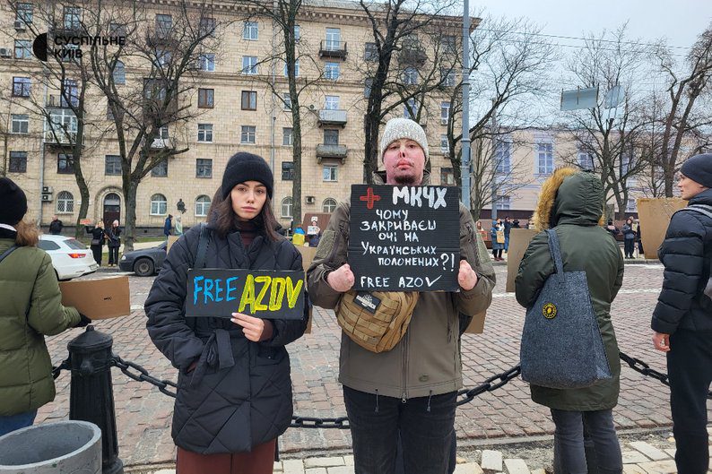 Біля головної ялинки на Софійській площі пройшла акція Free Azov на підтримку військовополонених