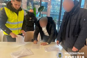 Киянин організував ОПГ, яка фабрикувала висновки ВЛК та переправляли військовозобов’язаних через кордон