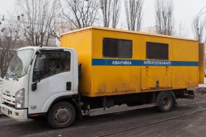 На Солом'янці у Києві через порив водогону 4 будинки без води, обмежено рух транспорту