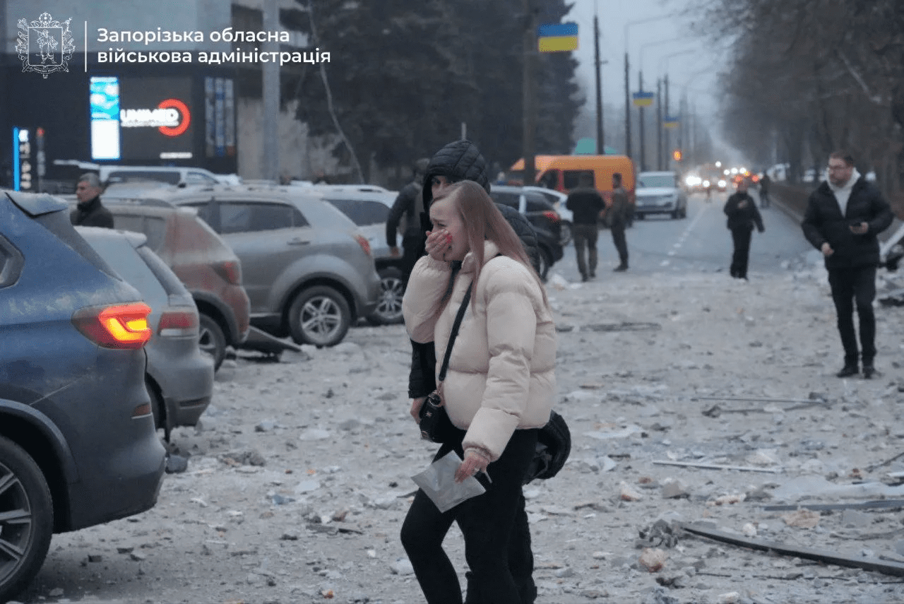 Обстріл Запоріжжя: троє загиблих, багато поранених, зруйнована клініка