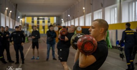 На змаганнях ДСНС з гирьового спорту визначили найсильніших рятувальників Києва (фото)