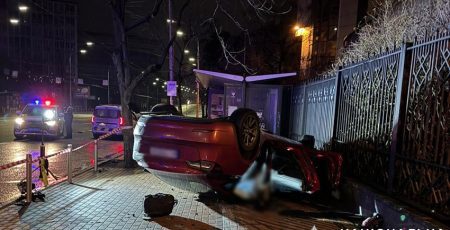 У Києві затримали водійку Тесли, яка п’яною вчинила ДТП з двома загиблими