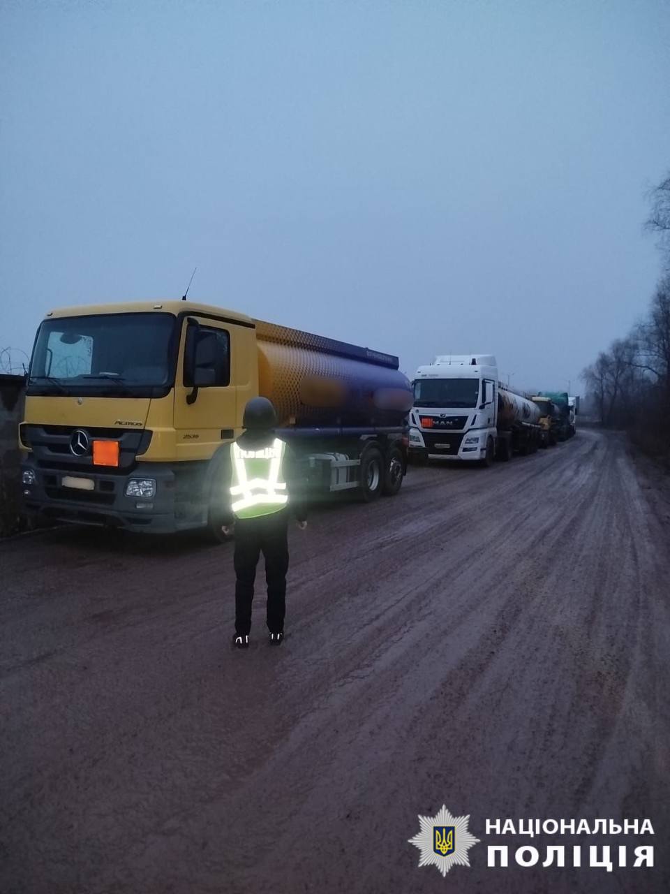 На Київщині уламки збитих ворожих цілей пошкодили 12 вантажних автомобілів та приватні будинки