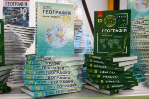 Київщина отримала 15 тисяч підручників з географії від уряду Південної Кореї, - Руслан Кравченко