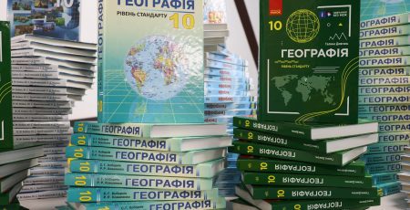 Київщина отримала 15 тисяч підручників з географії від уряду Південної Кореї, - Руслан Кравченко