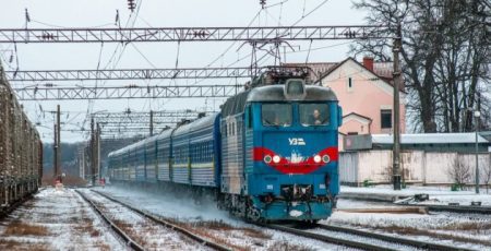 Укрзалізниця додала вагонів на свята