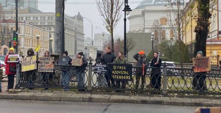 "Не мовчи! Полон вбиває": на бульвар Тараса Шевченка у Києві провели акцію-нагадування на підтримку полонених