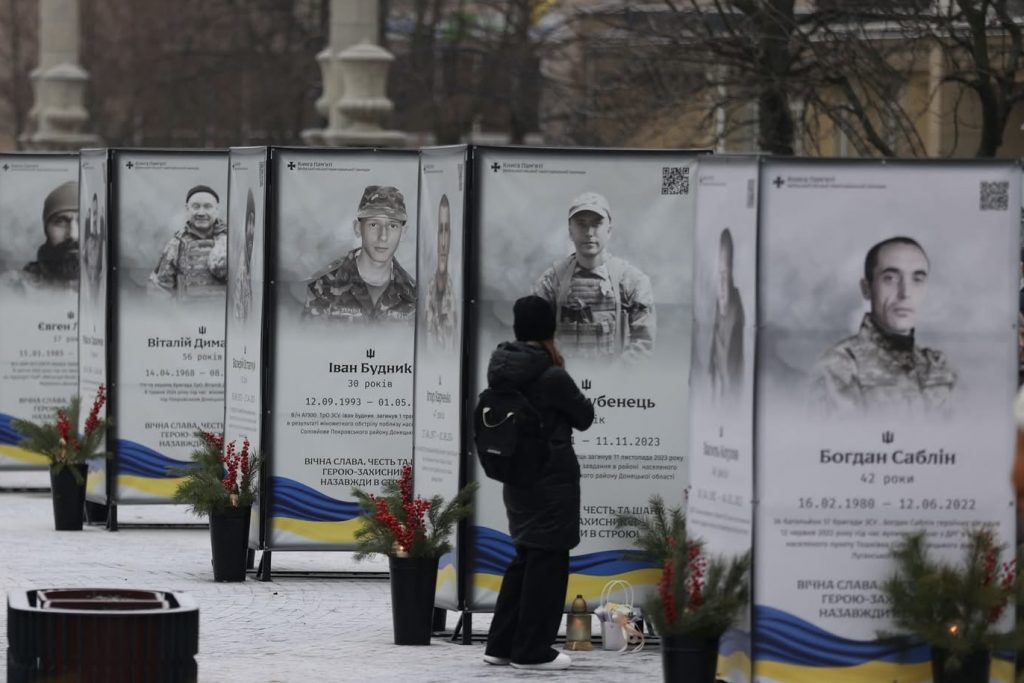 В Ірпені відкрили третю частину Алеї полеглих захисників Ірпеня В Ірпені відкрили третю частину Алеї полеглих захисників Ірпеня