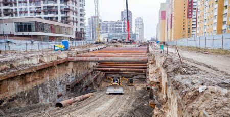 В КМДА стверджують, що будівництво метро на Виноградар триває цілодобово на кількох будівельних майданчиках одночасно