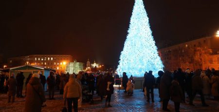 У День святого Миколая на Софійській площі засвітили вогні на головній ялинці країни