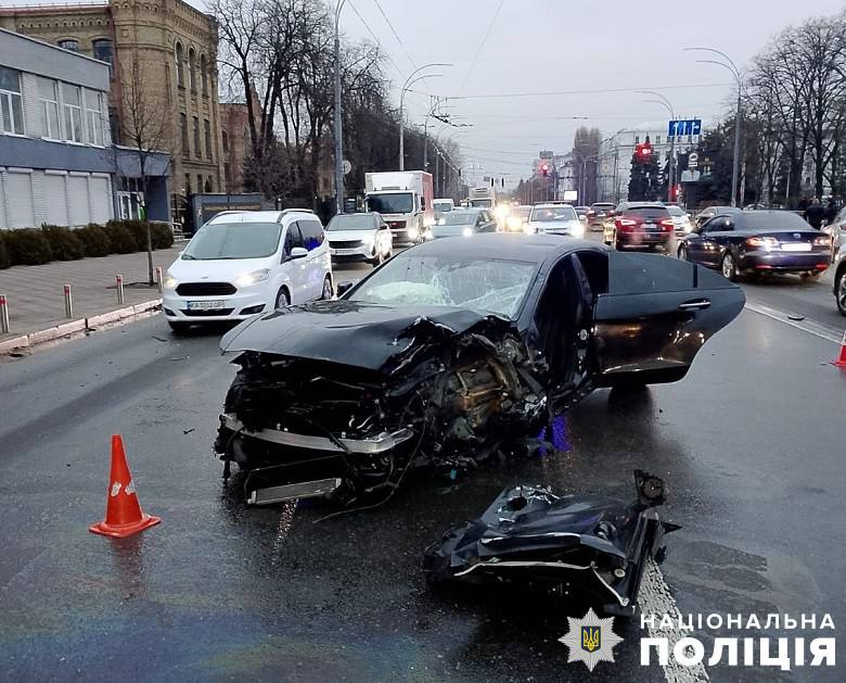 На столичному проспекті Повітряних Сил в автотрощі постраждало троє людей (фото)