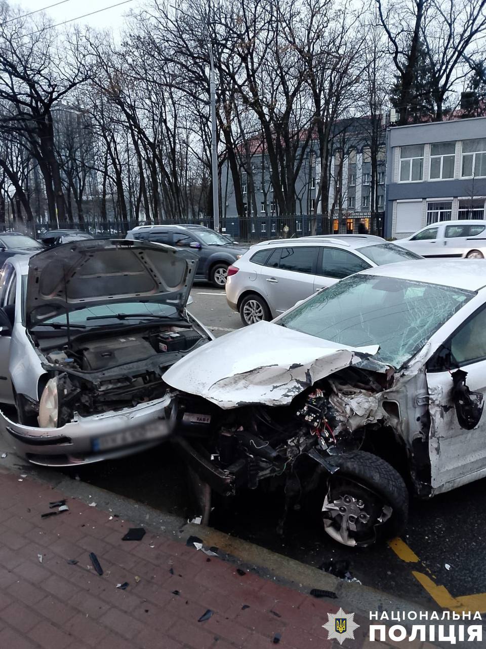 На столичному проспекті Повітряних Сил в автотрощі постраждало троє людей (фото)