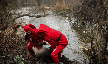 На Київщині зі ставка дістали тіло чоловіка