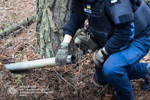 На Київщині сапери виявили та знешкодили ворожу некеровану авіаційну ракету (фото)