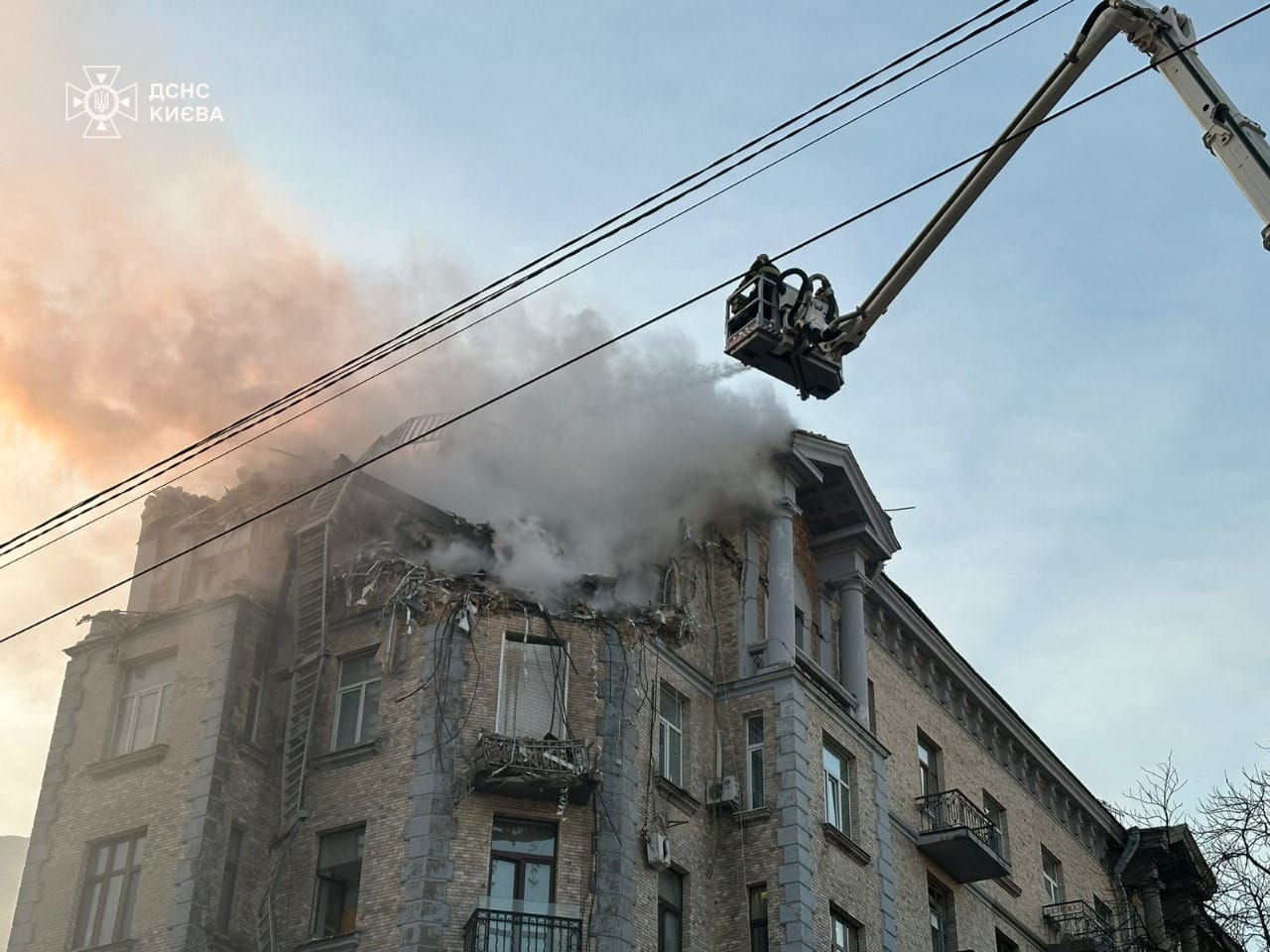 В перший день нового року рф атакувала Київ шахедами: постраждало троє мешканців (фото)