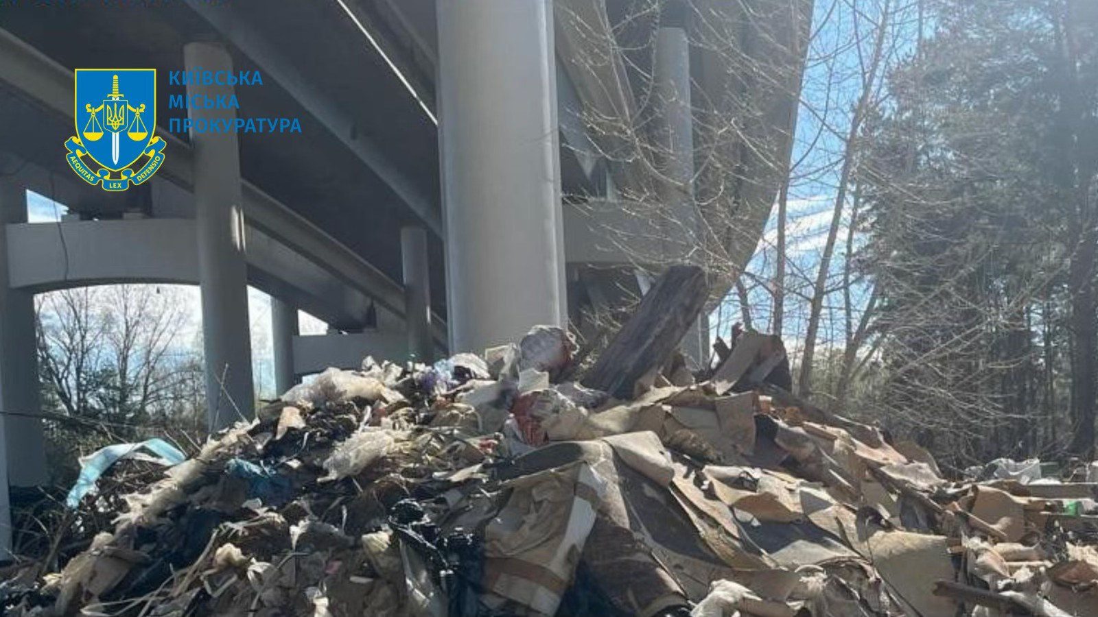 Посадовця генпідрядника будівництва Подільсько-Воскресенського мосту судитимуть через звалище на Трухановому острові