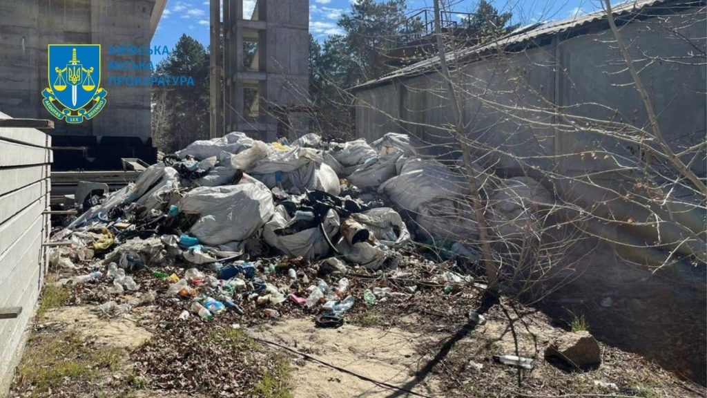 Посадовця генпідрядника будівництва Подільсько-Воскресенського мосту судитимуть через звалище на Трухановому острові