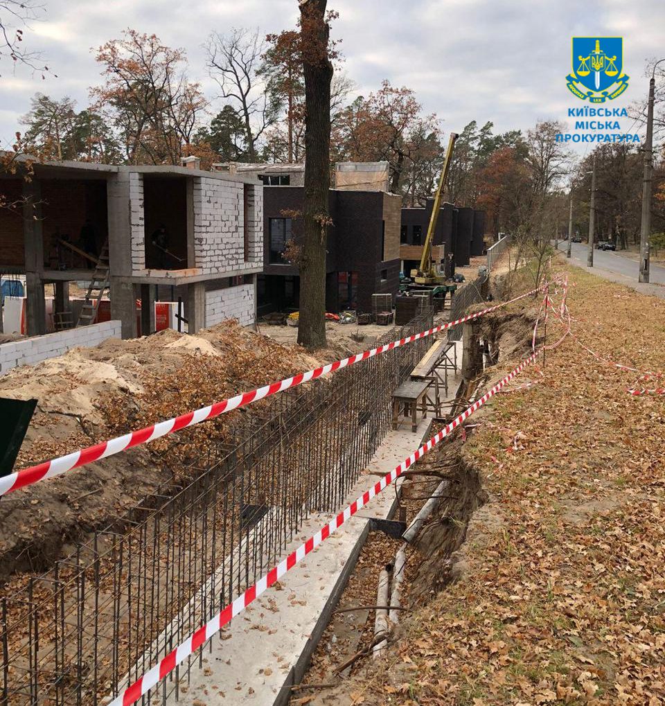 Правоохоронці зупиняють скандальну забудову в курортній Пуща-Водиці