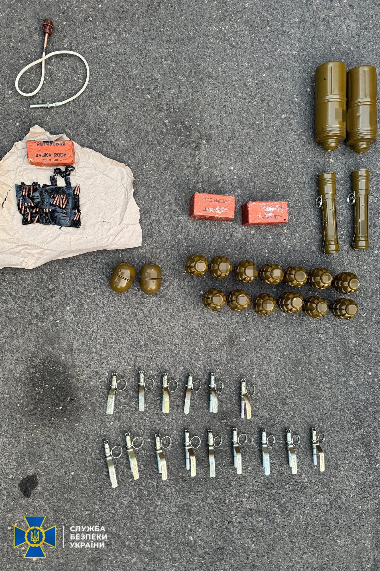 На Київщині та ще у 3-х регіонах перекрили канали збуту трофейної зброї і боєприпасів (фото)