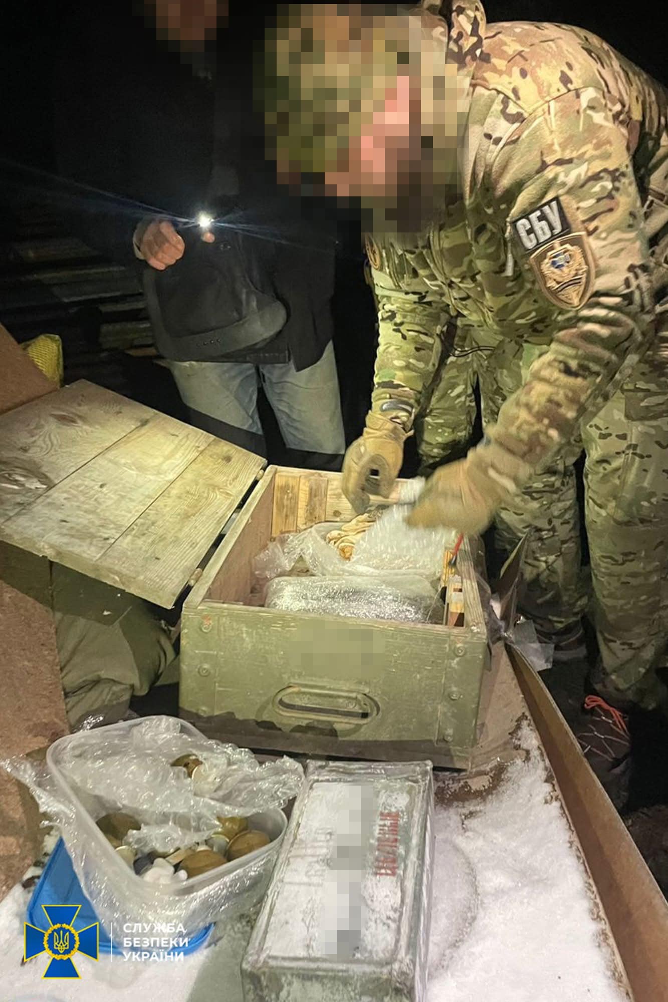 На Київщині та ще у 3-х регіонах перекрили канали збуту трофейної зброї і боєприпасів (фото)