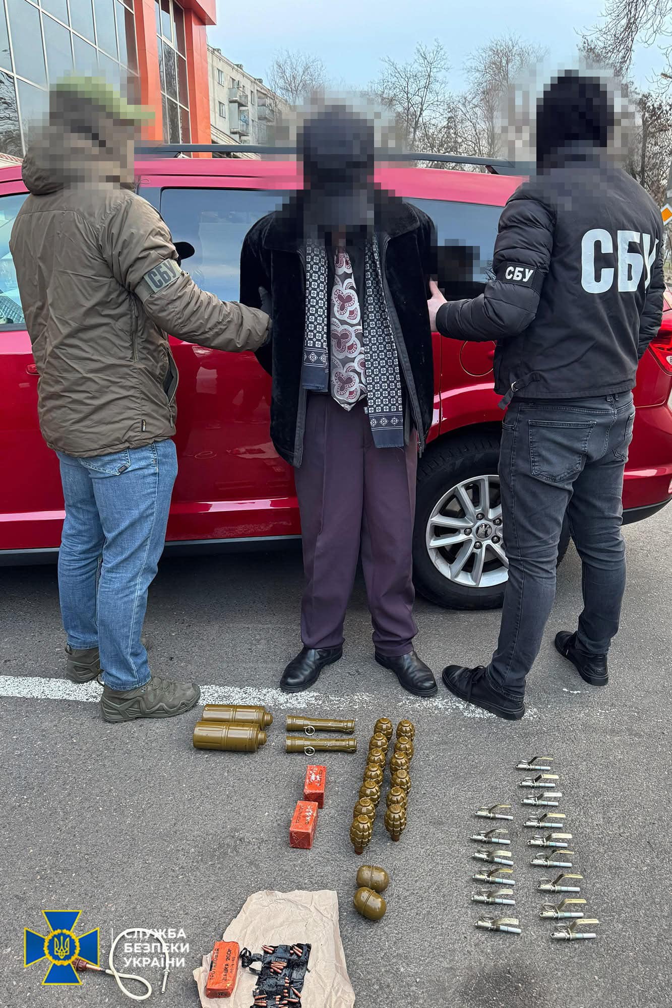 На Київщині та ще у 3-х регіонах перекрили канали збуту трофейної зброї і боєприпасів (фото)