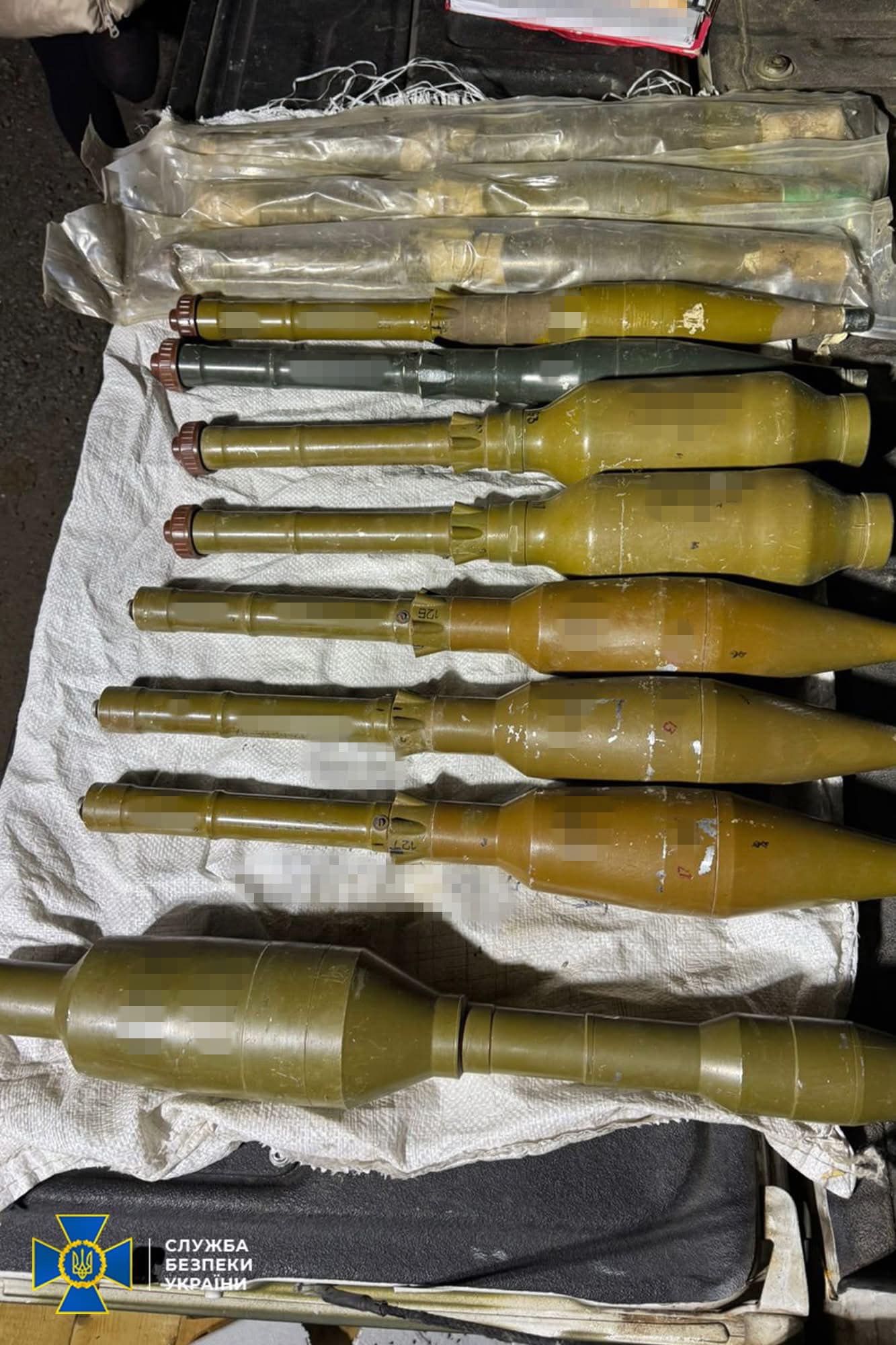 На Київщині та ще у 3-х регіонах перекрили канали збуту трофейної зброї і боєприпасів (фото)