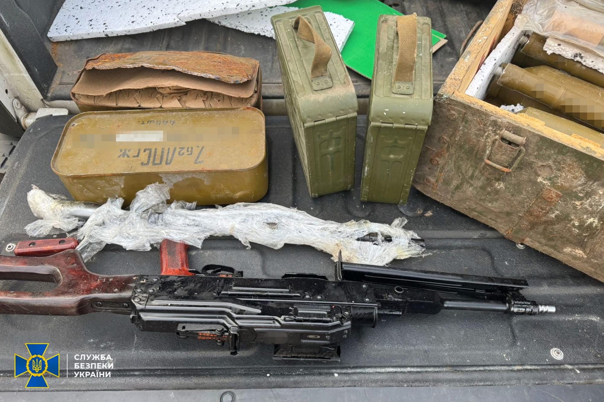 На Київщині та ще у 3-х регіонах перекрили канали збуту трофейної зброї і боєприпасів (фото)